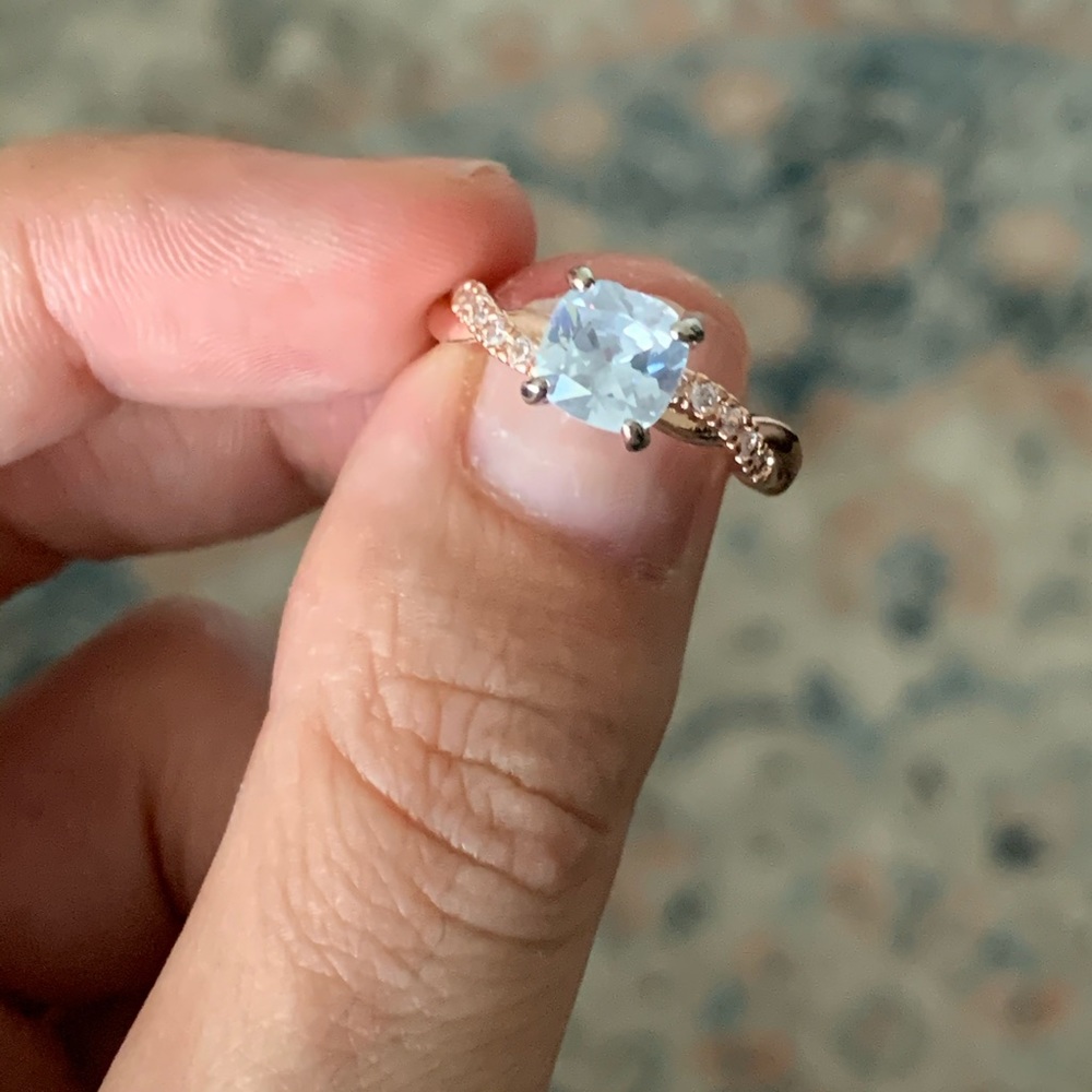 Gorgeous Ring 18K Rose Gold Plated White Sapphire - Picture 7 of 7